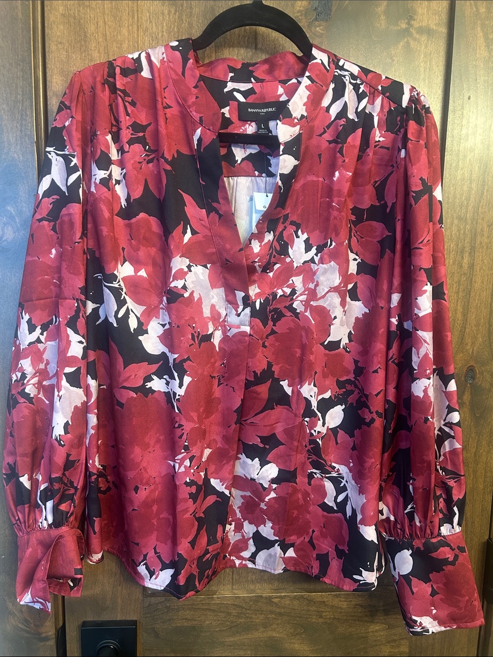 Banana Republic Red Floral Long-Sleeve V-Neck Blouse